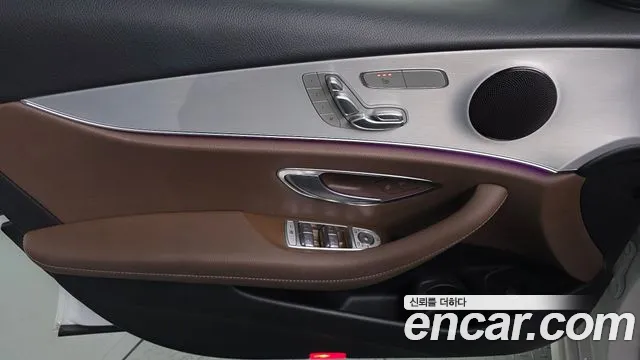 Mercedes-Benz E-Class 2021 — фото 14