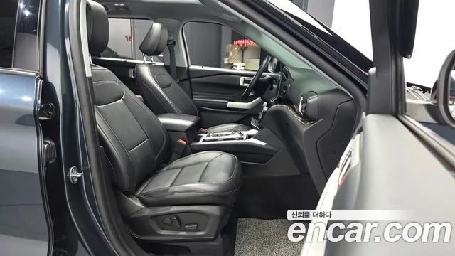 Ford Explorer 2023 — фото 11