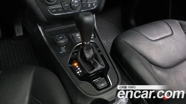 Jeep Cherokee 2021 — фото 12