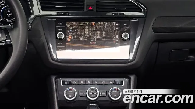 Volkswagen Tiguan 2018 — фото 15