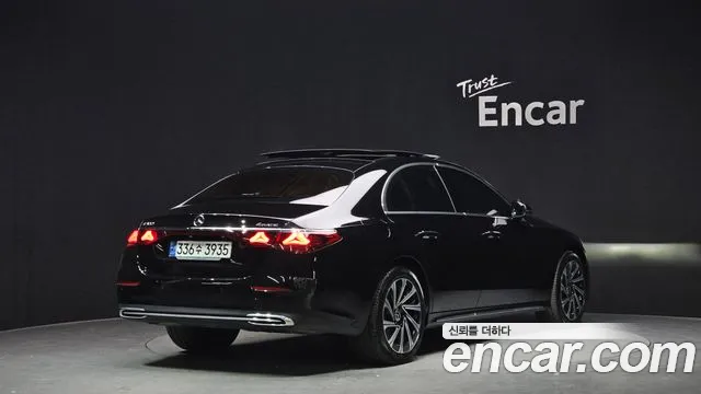 Mercedes-Benz E-Class 2024 — фото 2
