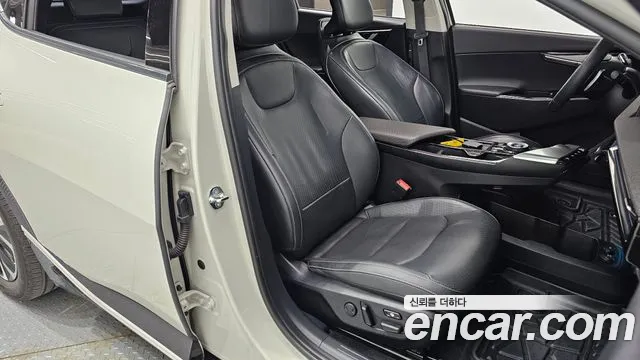 Kia EV6 2022 — фото 11