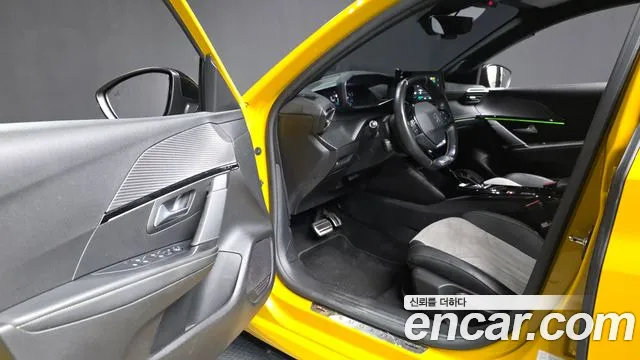 Peugeot 208 2021 — фото 13