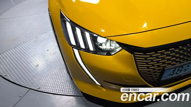 Peugeot 208 2021 — фото 8