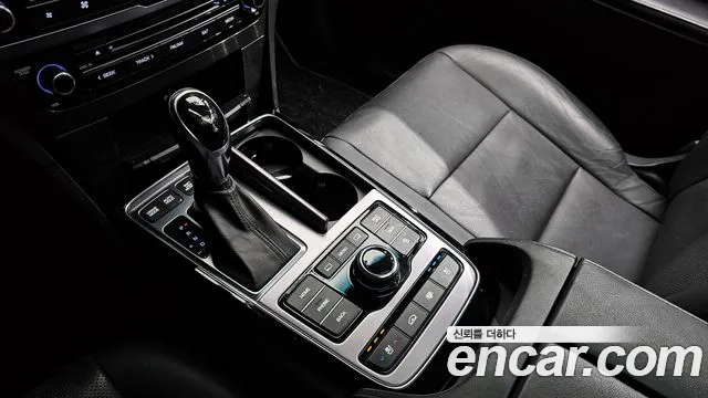 Hyundai Equus 2015 — фото 9