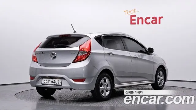 Hyundai Accent 2015 — фото 2