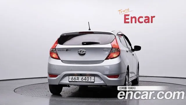 Hyundai Accent 2015 — фото 4