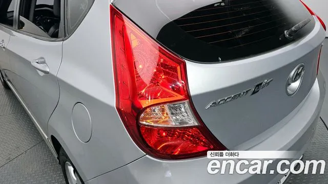 Hyundai Accent 2015 — фото 9