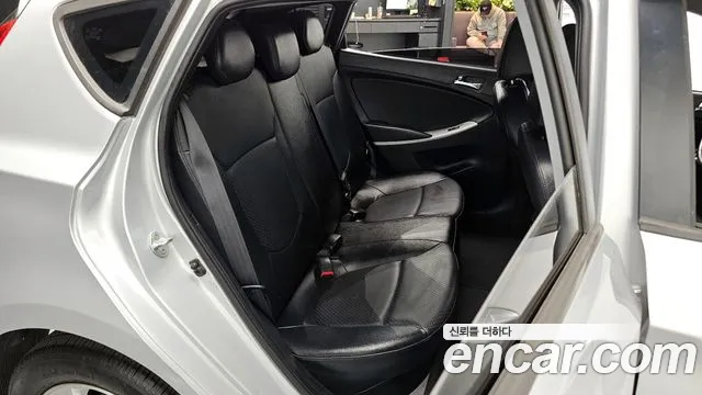 Hyundai Accent 2015 — фото 16