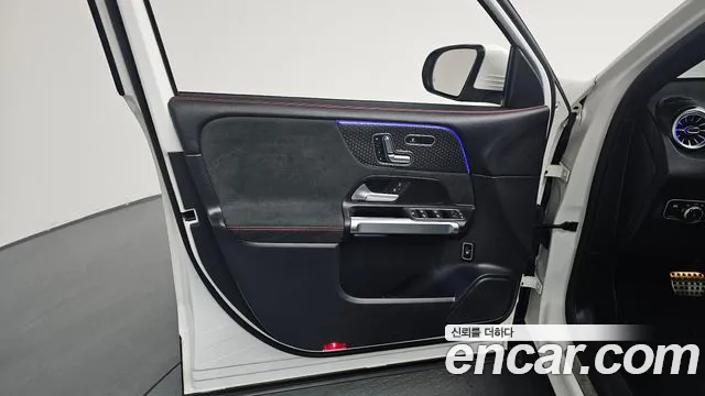 Mercedes-Benz GLB-Class 2025 — фото 13