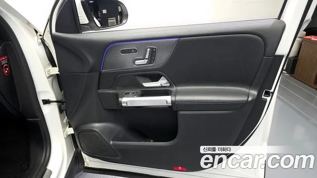 Mercedes-Benz GLB-Class 2021 — фото 14