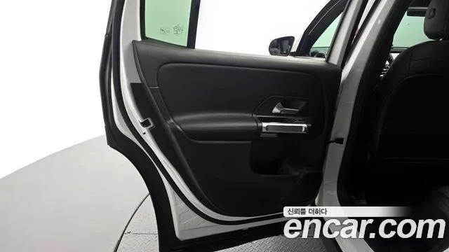 Mercedes-Benz GLB-Class 2021 — фото 15