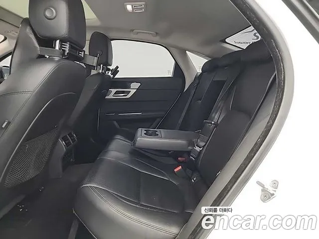 Jaguar XF 2017 — фото 12