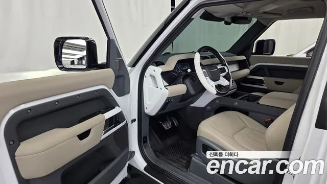 Land Rover Defender 2022 — фото 13