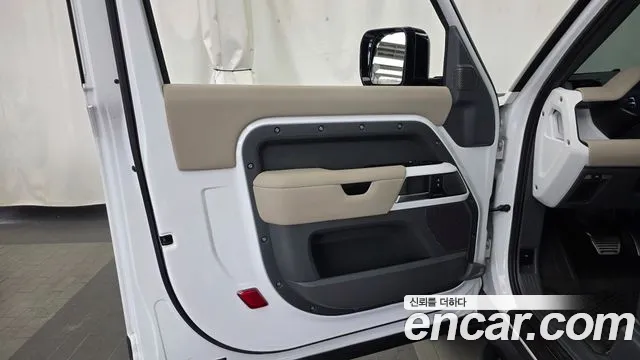 Land Rover Defender 2022 — фото 14