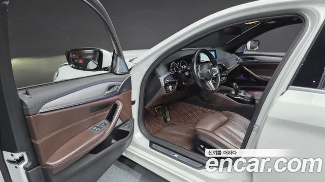 BMW 5-Series 2019 — фото 10