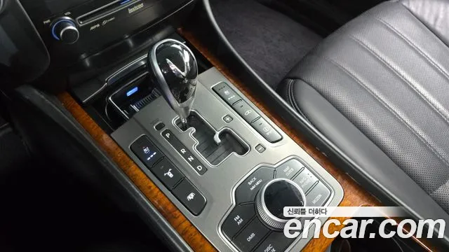 Hyundai Equus 2012 — фото 12
