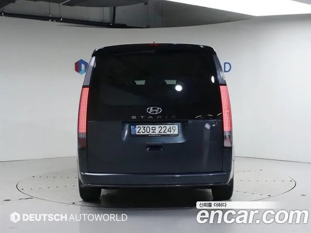 Hyundai Staria 2022 — фото 4