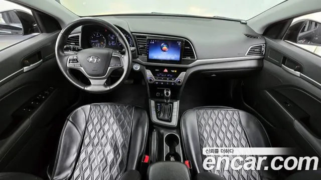 Hyundai AVANTE 2017 — фото 10