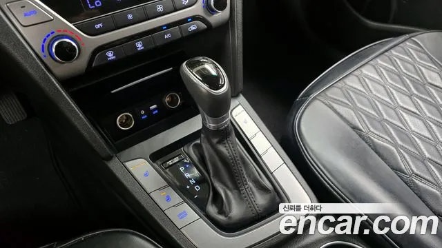 Hyundai AVANTE 2017 — фото 12