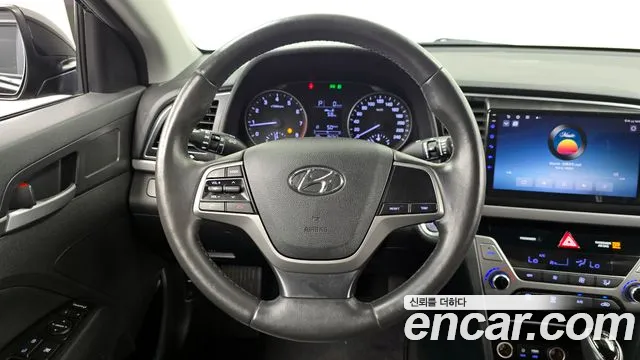 Hyundai AVANTE 2017 — фото 18
