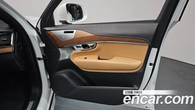 Volvo XC90 2017 — фото 13