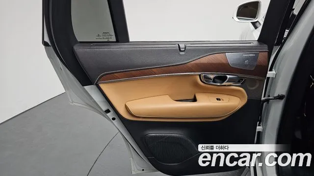 Volvo XC90 2017 — фото 14