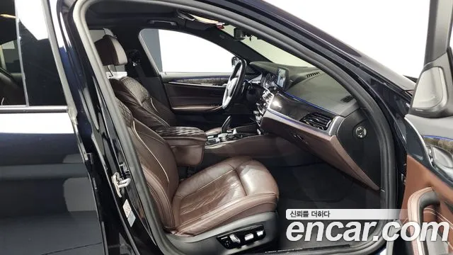 BMW 5-Series 2018 — фото 11