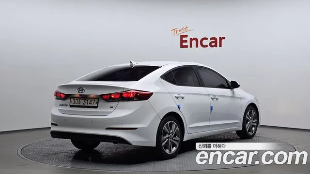 Hyundai AVANTE 2018 — фото 2
