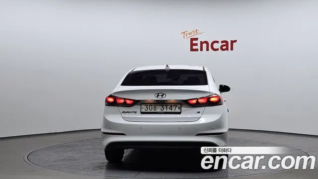 Hyundai AVANTE 2018 — фото 4