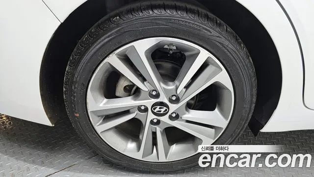 Hyundai AVANTE 2018 — фото 5