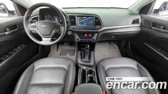 Hyundai AVANTE 2018 — фото 10