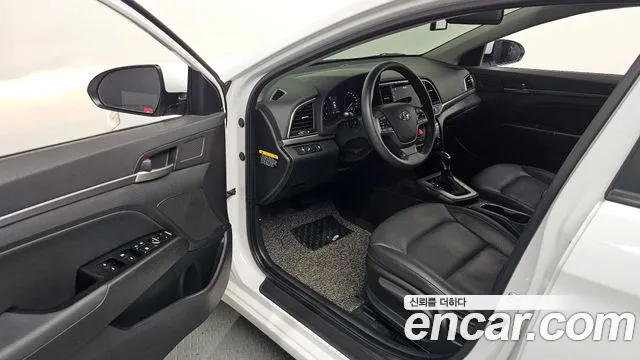 Hyundai AVANTE 2018 — фото 13