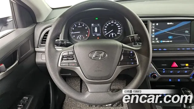Hyundai AVANTE 2018 — фото 19