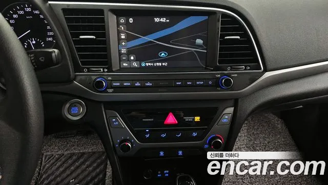 Hyundai AVANTE 2018 — фото 20
