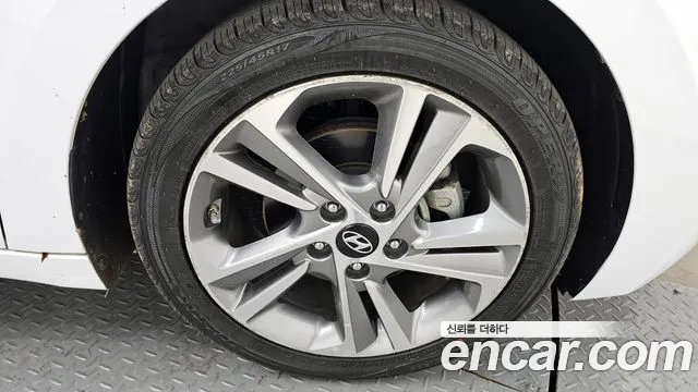 Hyundai AVANTE 2018 — фото 7