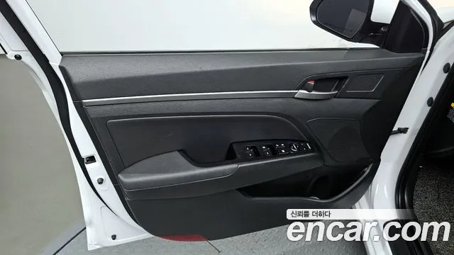 Hyundai AVANTE 2018 — фото 14