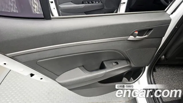 Hyundai AVANTE 2018 — фото 15