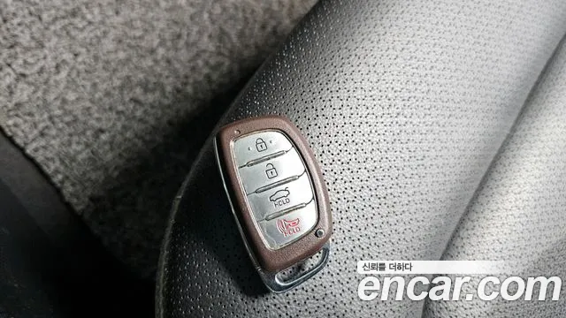 Hyundai AVANTE 2018 — фото 16