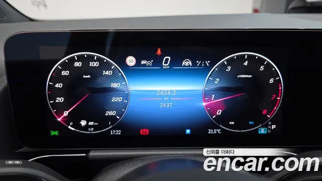 Mercedes-Benz GLA-Class 2025 — фото 10
