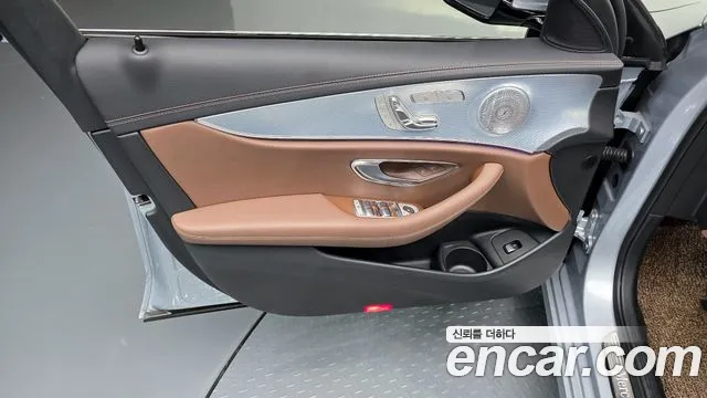 Mercedes-Benz E-Class 2021 — фото 14