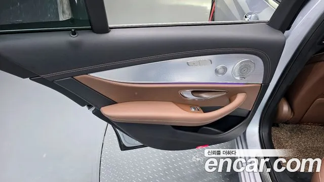 Mercedes-Benz E-Class 2021 — фото 15
