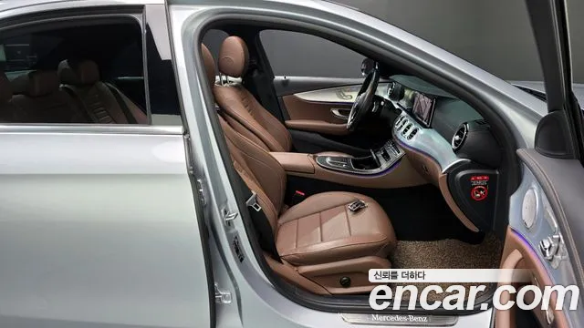 Mercedes-Benz E-Class 2021 — фото 16
