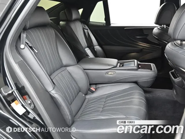 Lexus LS 2022 — фото 12