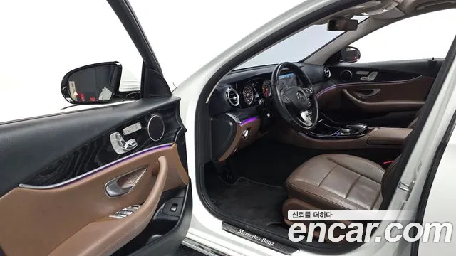 Mercedes-Benz E-Class 2017 — фото 10