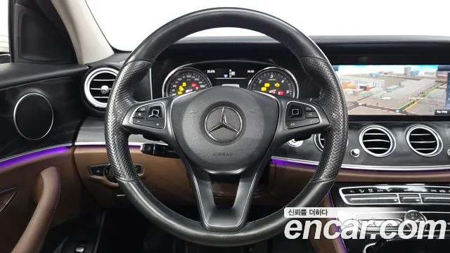 Mercedes-Benz E-Class 2017 — фото 13