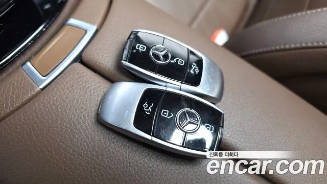 Mercedes-Benz E-Class 2017 — фото 18
