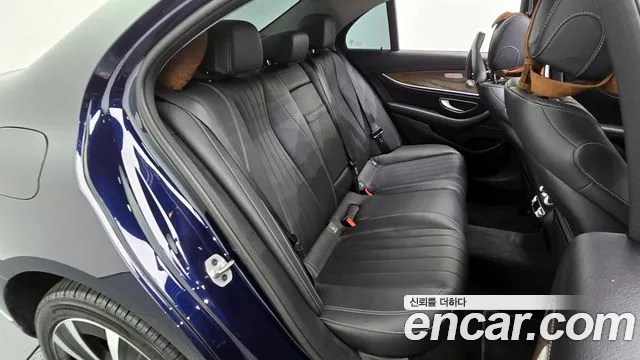 Mercedes-Benz E-Class 2020 — фото 17