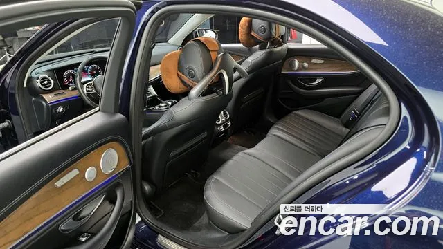 Mercedes-Benz E-Class 2020 — фото 18
