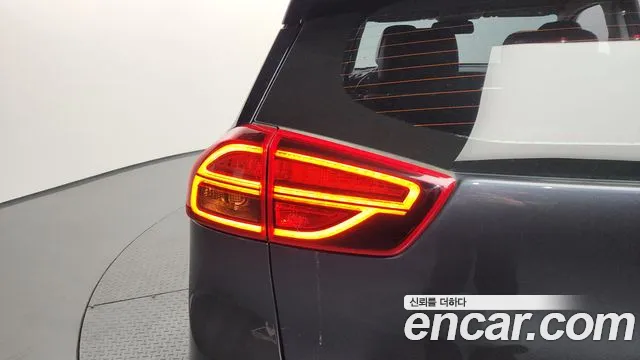 Kia Niro 2021 — фото 9